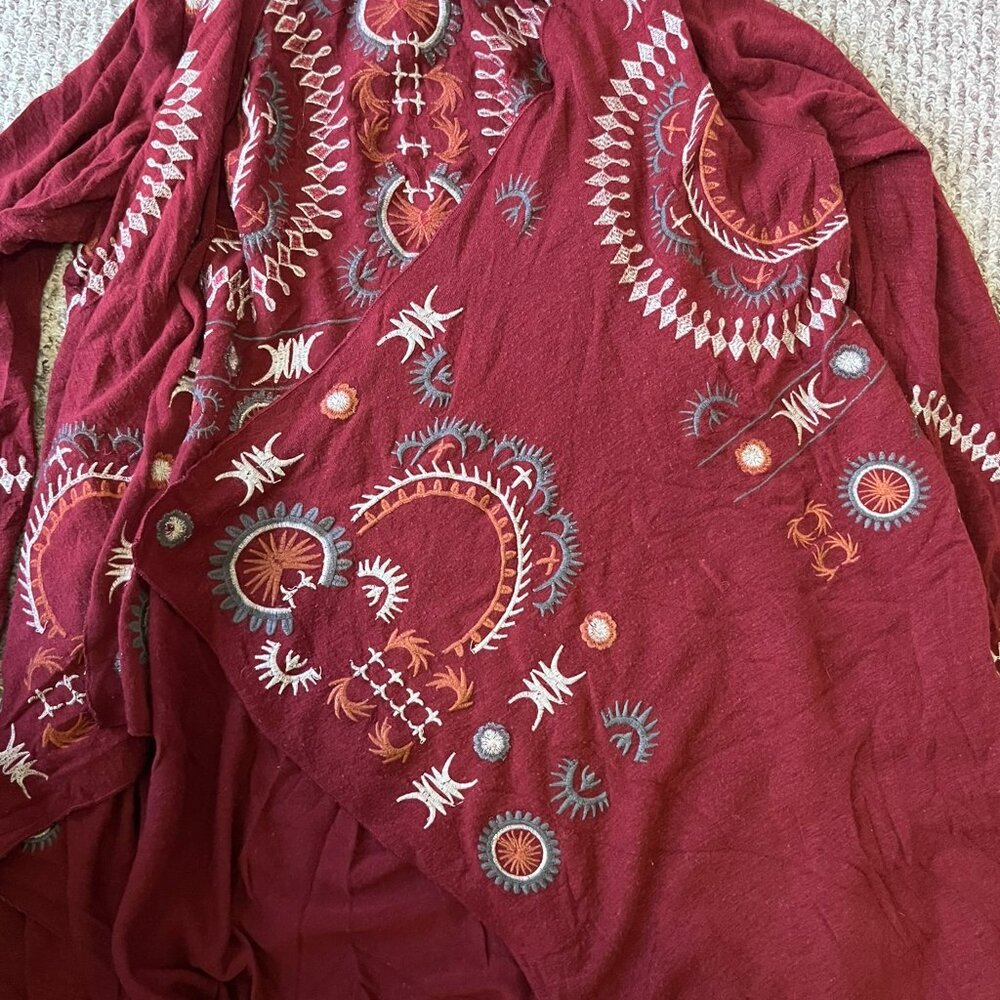 Monoreno burgundy embroidered long sleeve open cardigan Women’s size L - Picture 3 of 5